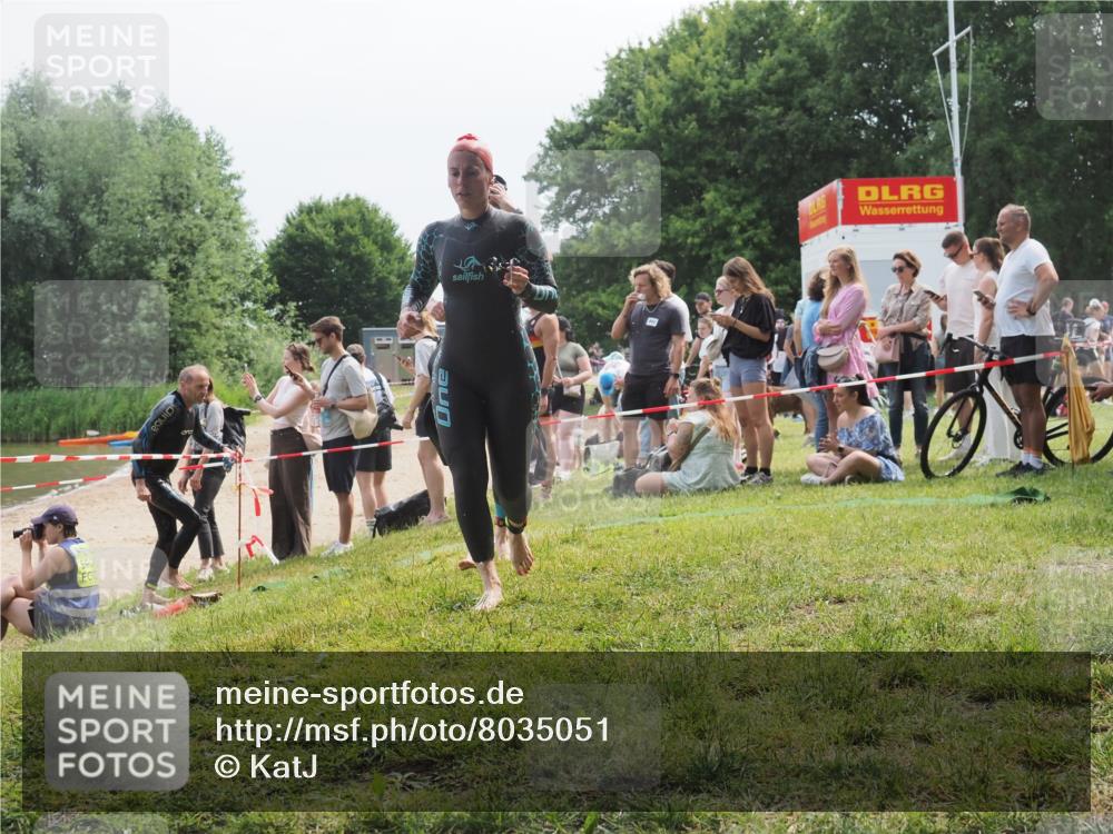21.06.2025 - 27. Vierlanden-Triathlon KatJ http://msf.ph/oto/8035051 15.06.2025 11:19:30 Schwimmen 875, 878, 895, 901, 923 meine-sportfotos.de