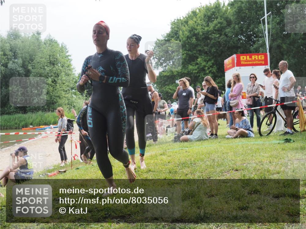 21.06.2025 - 27. Vierlanden-Triathlon KatJ http://msf.ph/oto/8035056 15.06.2025 11:19:30 Schwimmen 875, 878, 895, 901, 923 meine-sportfotos.de