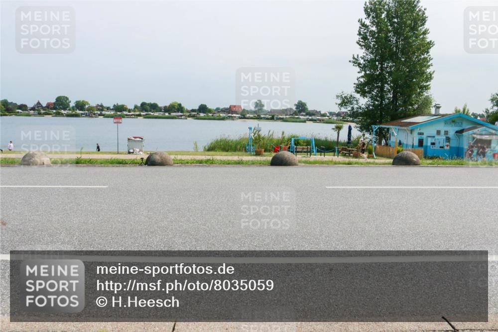 21.06.2025 - 27. Vierlanden-Triathlon H.Heesch http://msf.ph/oto/8035059 15.06.2025 11:43:29 Radfahren 686, 727, 844 meine-sportfotos.de