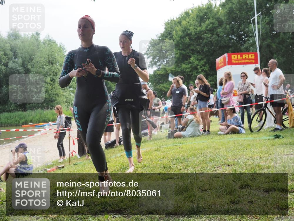 21.06.2025 - 27. Vierlanden-Triathlon KatJ http://msf.ph/oto/8035061 15.06.2025 11:19:30 Schwimmen 875, 878, 895, 901, 923 meine-sportfotos.de