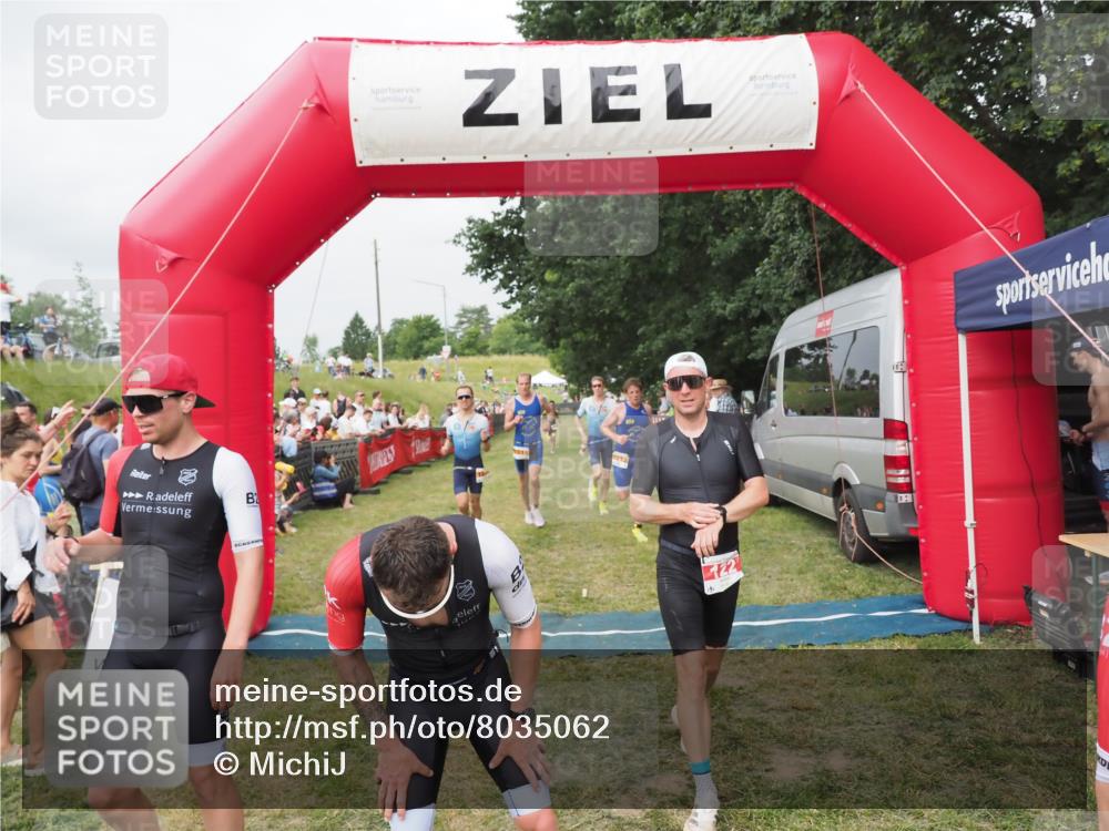 21.06.2025 - 27. Vierlanden-Triathlon MichiJ http://msf.ph/oto/8035062 15.06.2026 12:58:53 Ziel 122, 662, 995, 996, 997, 998, 1010, 1011, 1012, 1013, 1038 meine-sportfotos.de
