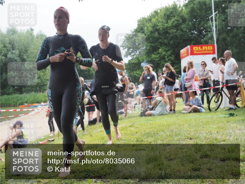 21.06.2025 - 27. Vierlanden-Triathlon KatJ http://msf.ph/oto/8035066 15.06.2025 11:19:30 Schwimmen 875, 878, 895, 901, 923 meine-sportfotos.de