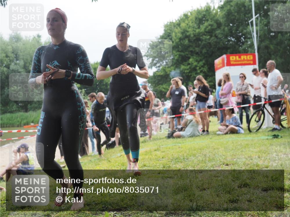 21.06.2025 - 27. Vierlanden-Triathlon KatJ http://msf.ph/oto/8035071 15.06.2025 11:19:31 Schwimmen 875, 878, 895, 901, 923 meine-sportfotos.de