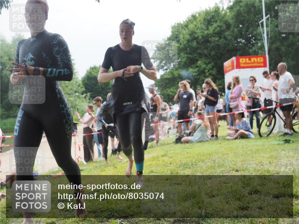 21.06.2025 - 27. Vierlanden-Triathlon KatJ http://msf.ph/oto/8035074 15.06.2025 11:19:31 Schwimmen 875, 878, 895, 901, 923 meine-sportfotos.de
