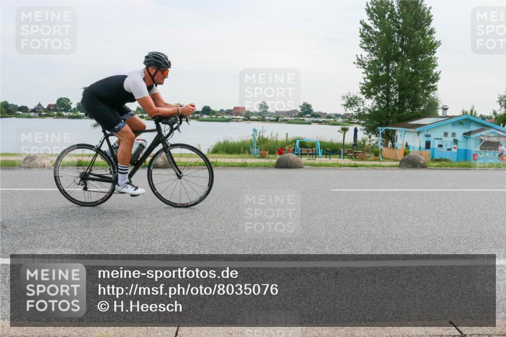 15.06.2025 - 27. Vierlanden-Triathlon H.Heesch http://msf.ph/oto/8035076 15.06.2025 10:44:12 Radfahren 425, 452 meine-sportfotos.de