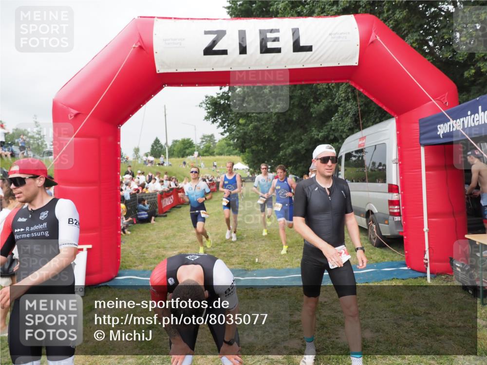 21.06.2025 - 27. Vierlanden-Triathlon MichiJ http://msf.ph/oto/8035077 15.06.2026 12:58:54 Ziel 122, 662, 995, 996, 997, 998, 1010, 1011, 1012, 1013, 1038 meine-sportfotos.de