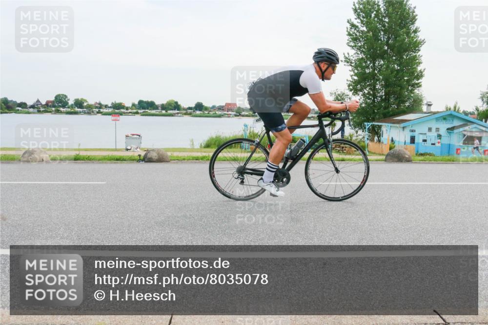 15.06.2025 - 27. Vierlanden-Triathlon H.Heesch http://msf.ph/oto/8035078 15.06.2025 10:44:12 Radfahren 425, 452 meine-sportfotos.de