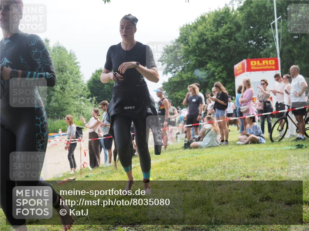 21.06.2025 - 27. Vierlanden-Triathlon KatJ http://msf.ph/oto/8035080 15.06.2025 11:19:31 Schwimmen 875, 878, 895, 901, 923 meine-sportfotos.de