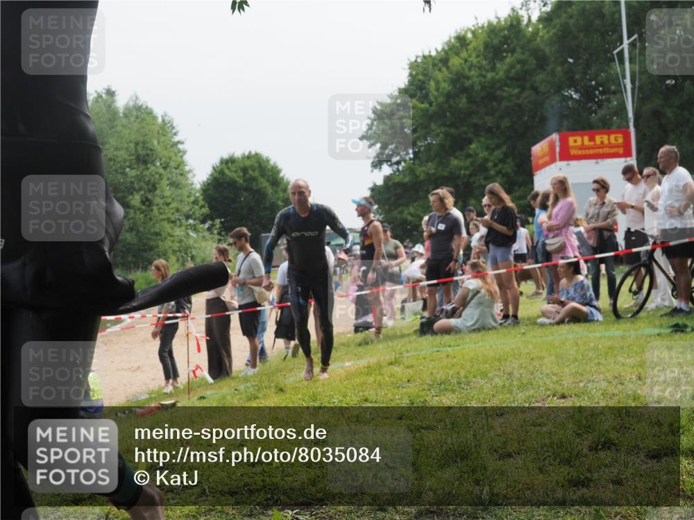 21.06.2025 - 27. Vierlanden-Triathlon KatJ http://msf.ph/oto/8035084 15.06.2025 11:19:32 Schwimmen 875, 878, 895, 923 meine-sportfotos.de