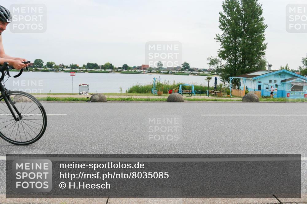 15.06.2025 - 27. Vierlanden-Triathlon H.Heesch http://msf.ph/oto/8035085 15.06.2025 10:44:13 Radfahren 425, 452 meine-sportfotos.de