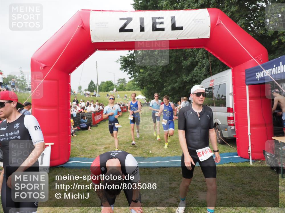 21.06.2025 - 27. Vierlanden-Triathlon MichiJ http://msf.ph/oto/8035086 15.06.2026 12:58:54 Ziel 122, 662, 995, 996, 997, 998, 1010, 1011, 1012, 1013, 1038 meine-sportfotos.de