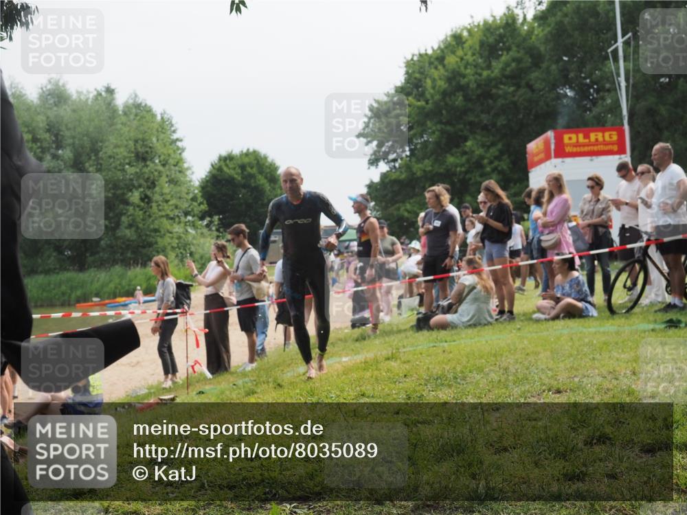 21.06.2025 - 27. Vierlanden-Triathlon KatJ http://msf.ph/oto/8035089 15.06.2025 11:19:32 Schwimmen 875, 878, 895, 923 meine-sportfotos.de