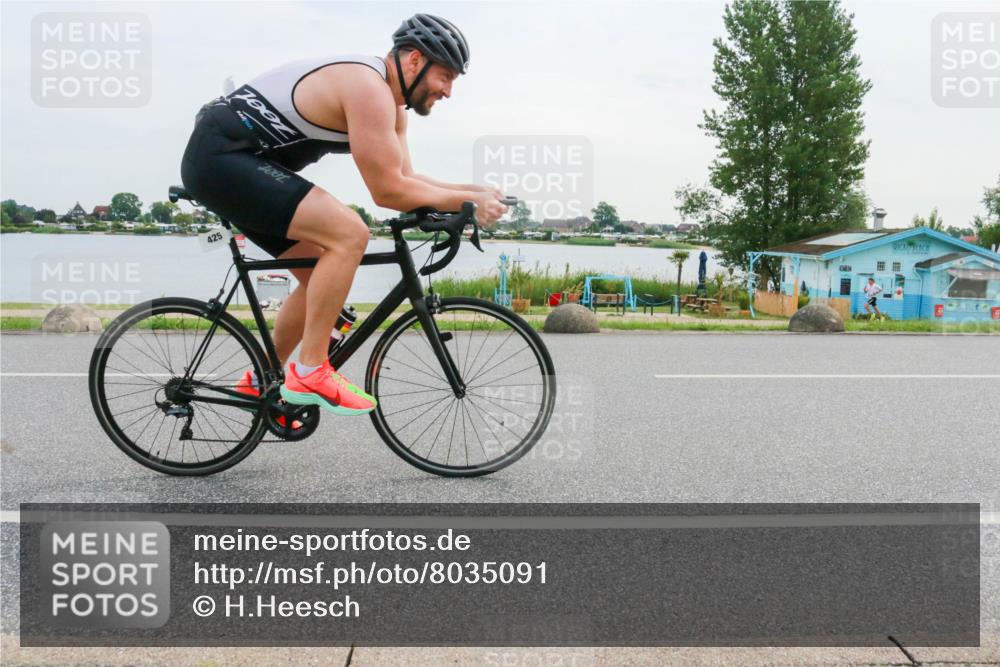 15.06.2025 - 27. Vierlanden-Triathlon H.Heesch http://msf.ph/oto/8035091 15.06.2025 10:44:13 Radfahren 425, 452 meine-sportfotos.de