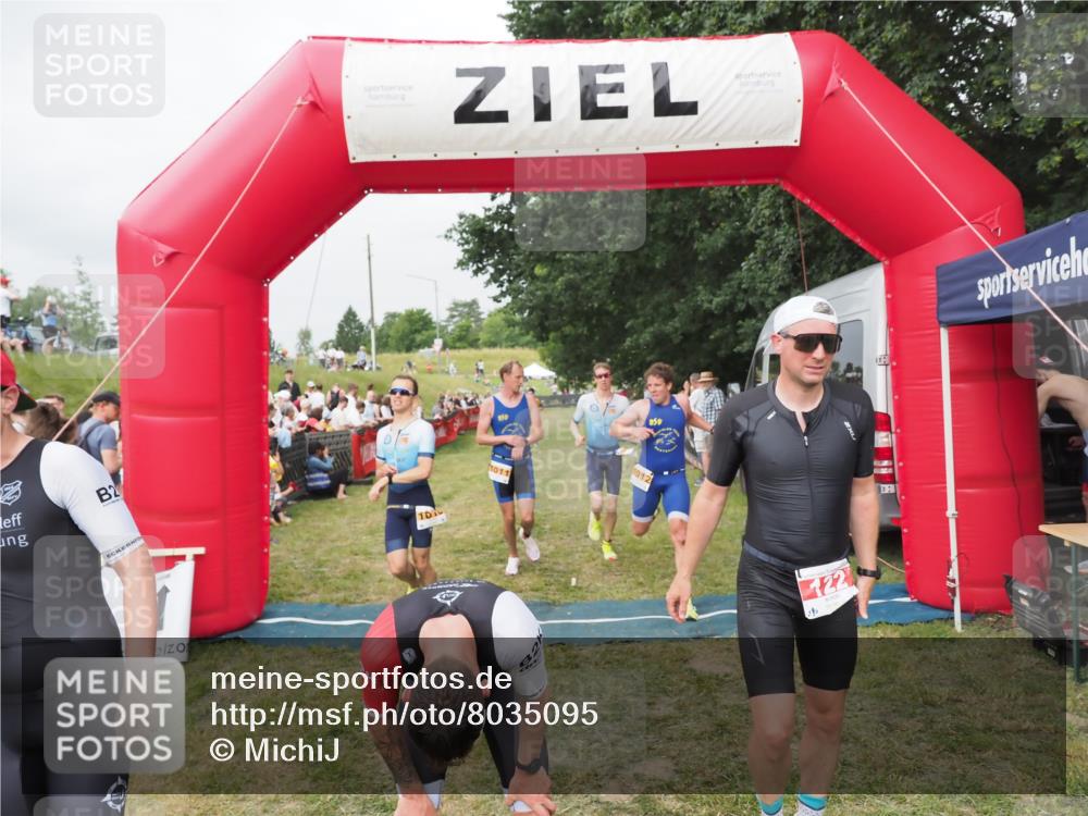 21.06.2025 - 27. Vierlanden-Triathlon MichiJ http://msf.ph/oto/8035095 15.06.2026 12:58:54 Ziel 122, 662, 995, 996, 997, 998, 1010, 1011, 1012, 1013, 1038 meine-sportfotos.de