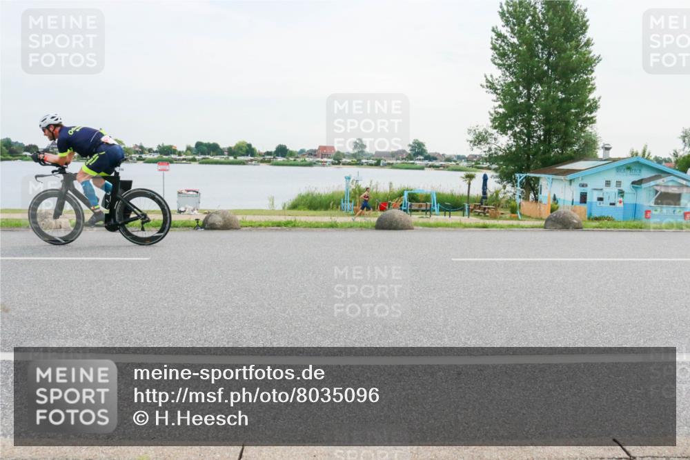 15.06.2025 - 27. Vierlanden-Triathlon H.Heesch http://msf.ph/oto/8035096 15.06.2025 10:44:20 Radfahren 235, 392 meine-sportfotos.de