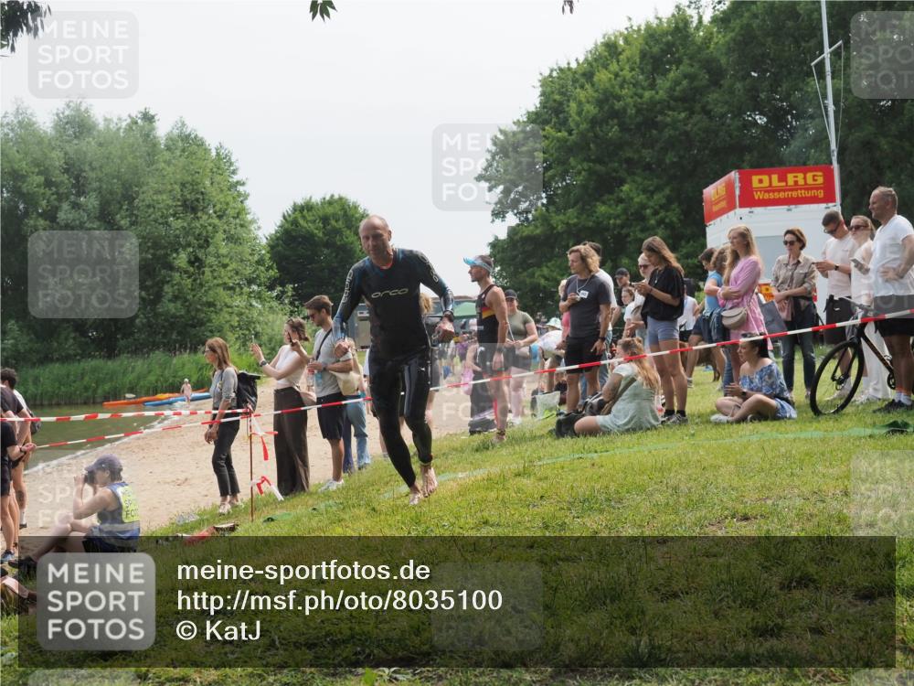 21.06.2025 - 27. Vierlanden-Triathlon KatJ http://msf.ph/oto/8035100 15.06.2025 11:19:32 Schwimmen 875, 878, 895, 923 meine-sportfotos.de