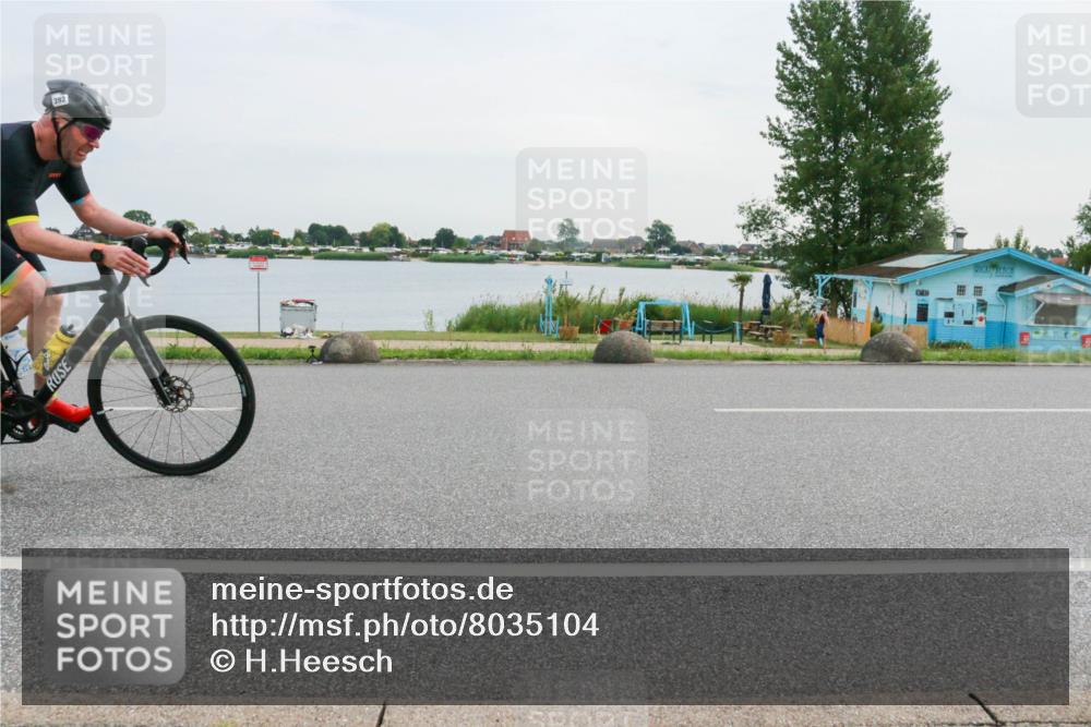 15.06.2025 - 27. Vierlanden-Triathlon H.Heesch http://msf.ph/oto/8035104 15.06.2025 10:44:22 Radfahren 235, 392 meine-sportfotos.de