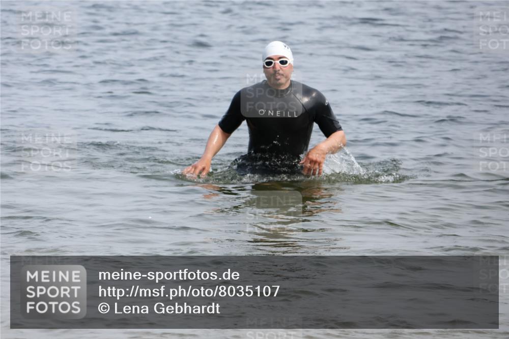 21.06.2025 - 27. Vierlanden-Triathlon Lena Gebhardt http://msf.ph/oto/8035107 15.06.2025 11:21:17 Schwimmen 929, 931, 967 meine-sportfotos.de