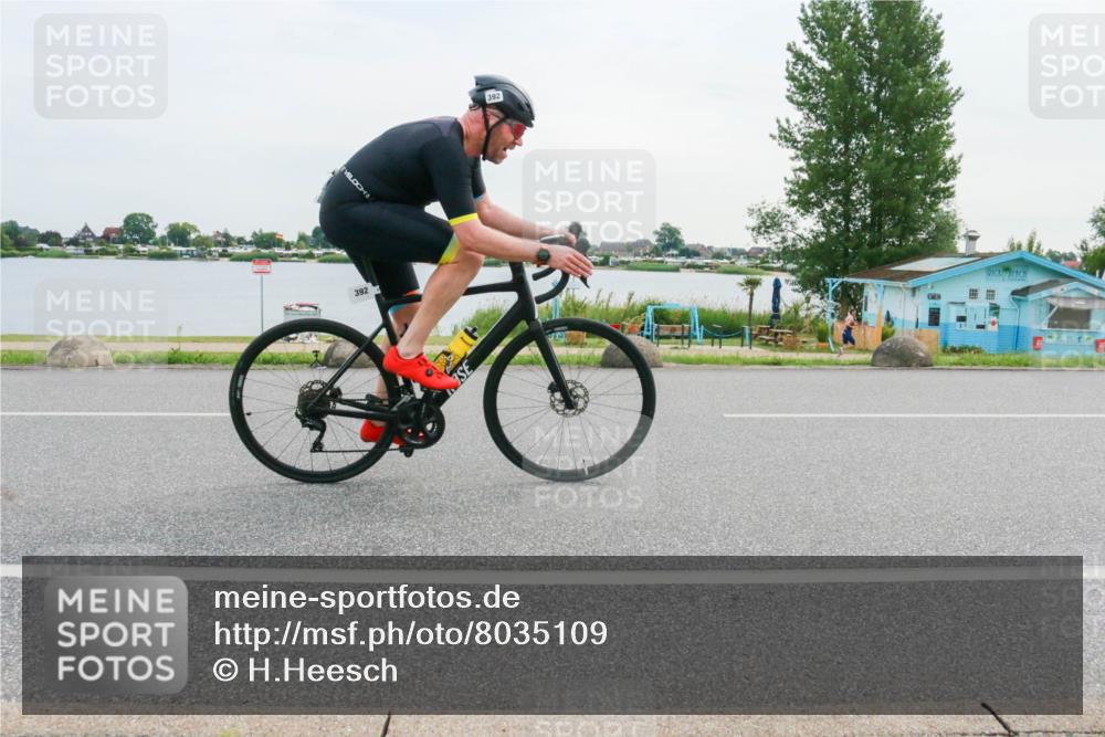 15.06.2025 - 27. Vierlanden-Triathlon H.Heesch http://msf.ph/oto/8035109 15.06.2025 10:44:22 Radfahren 235, 392 meine-sportfotos.de