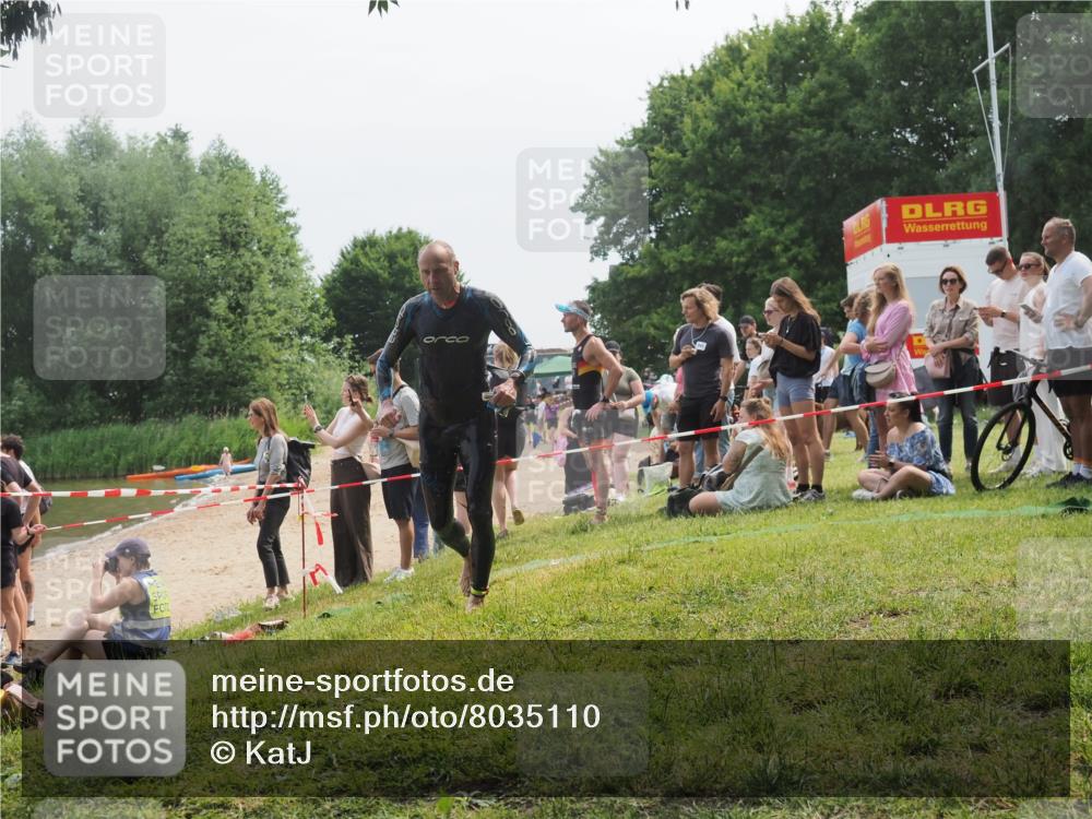 21.06.2025 - 27. Vierlanden-Triathlon KatJ http://msf.ph/oto/8035110 15.06.2025 11:19:32 Schwimmen 875, 878, 895, 923 meine-sportfotos.de