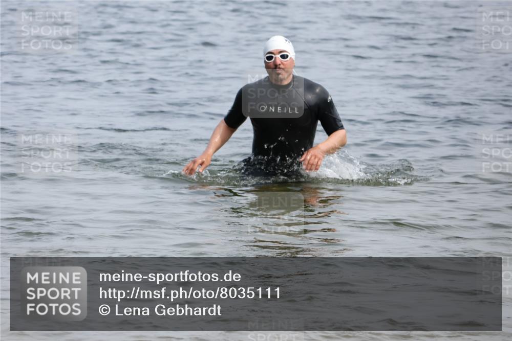 21.06.2025 - 27. Vierlanden-Triathlon Lena Gebhardt http://msf.ph/oto/8035111 15.06.2025 11:21:17 Schwimmen 929, 931, 967 meine-sportfotos.de
