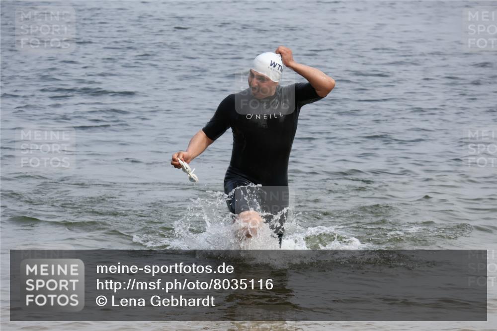 21.06.2025 - 27. Vierlanden-Triathlon Lena Gebhardt http://msf.ph/oto/8035116 15.06.2025 11:21:21 Schwimmen 929, 931, 967 meine-sportfotos.de