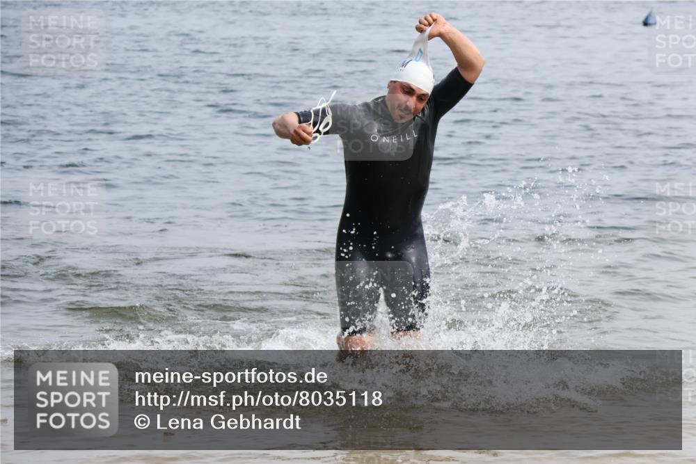 21.06.2025 - 27. Vierlanden-Triathlon Lena Gebhardt http://msf.ph/oto/8035118 15.06.2025 11:21:21 Schwimmen 929, 931, 967 meine-sportfotos.de