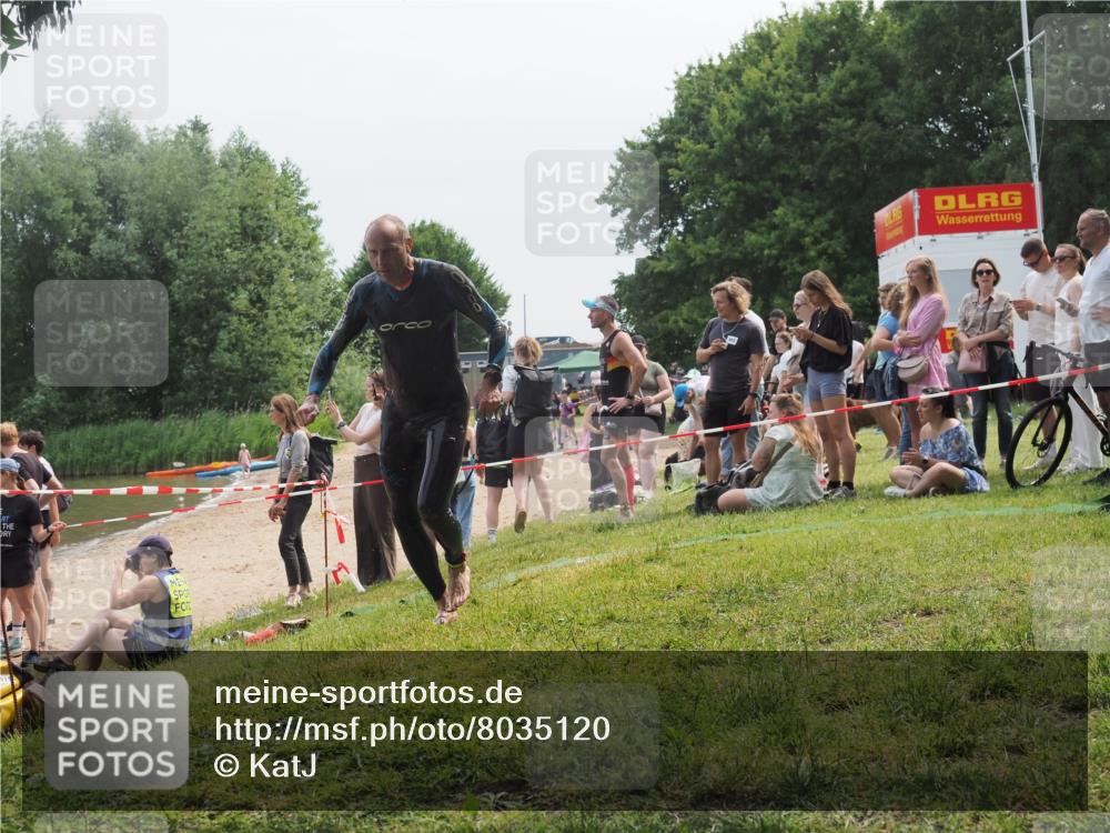 21.06.2025 - 27. Vierlanden-Triathlon KatJ http://msf.ph/oto/8035120 15.06.2025 11:19:33 Schwimmen 875, 878, 895, 923 meine-sportfotos.de