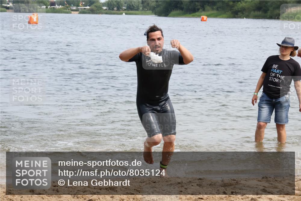 21.06.2025 - 27. Vierlanden-Triathlon Lena Gebhardt http://msf.ph/oto/8035124 15.06.2025 11:21:23 Schwimmen 929, 931, 967 meine-sportfotos.de
