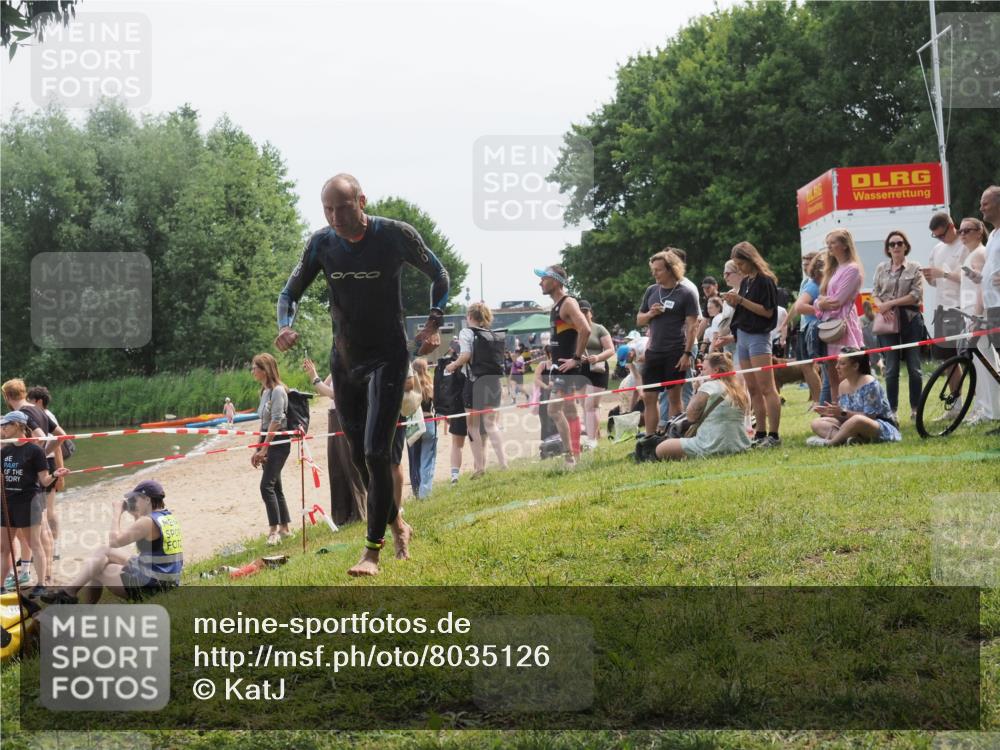 21.06.2025 - 27. Vierlanden-Triathlon KatJ http://msf.ph/oto/8035126 15.06.2025 11:19:33 Schwimmen 875, 878, 895, 923 meine-sportfotos.de