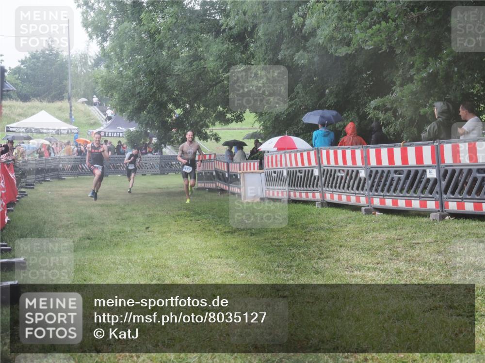 21.06.2025 - 27. Vierlanden-Triathlon KatJ http://msf.ph/oto/8035127 15.06.2025 13:50:48 Ziel 1098, 1108, 1120, 1132, 1134, 1136 meine-sportfotos.de