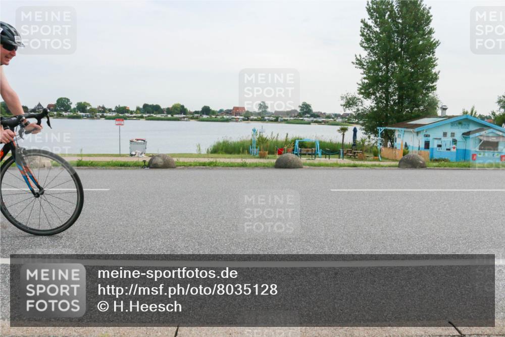 15.06.2025 - 27. Vierlanden-Triathlon H.Heesch http://msf.ph/oto/8035128 15.06.2025 10:44:29 Radfahren 126, 237, 384, 388, 464 meine-sportfotos.de