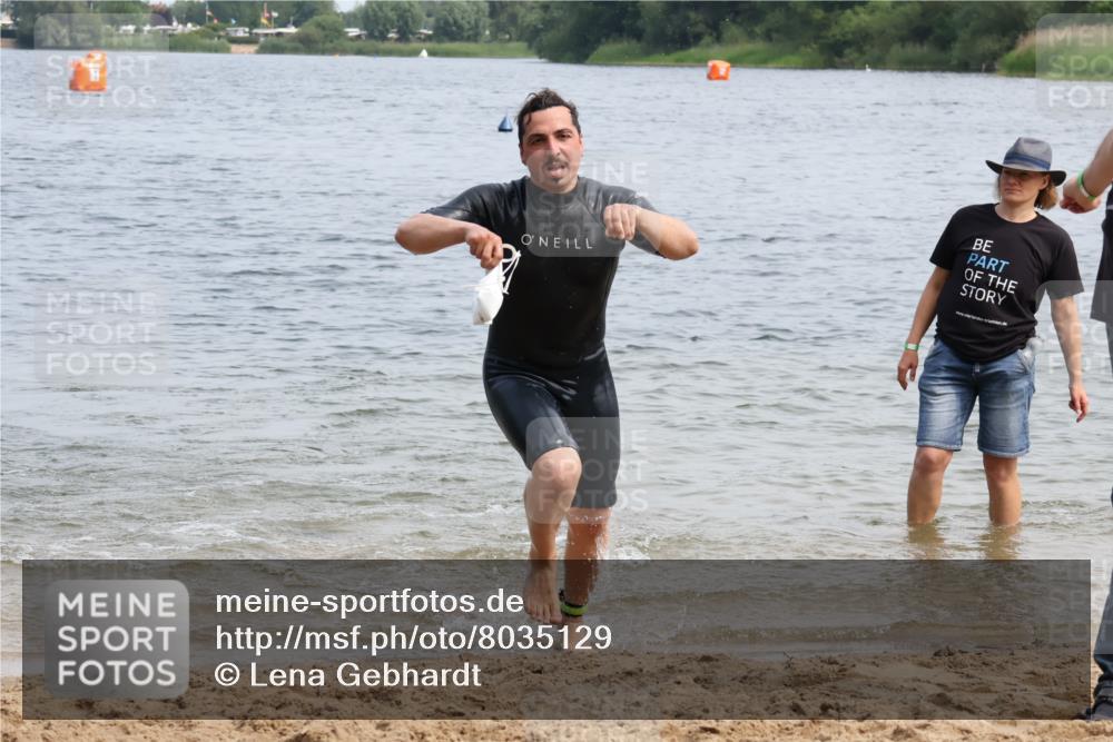 21.06.2025 - 27. Vierlanden-Triathlon Lena Gebhardt http://msf.ph/oto/8035129 15.06.2025 11:21:23 Schwimmen 929, 931, 967 meine-sportfotos.de