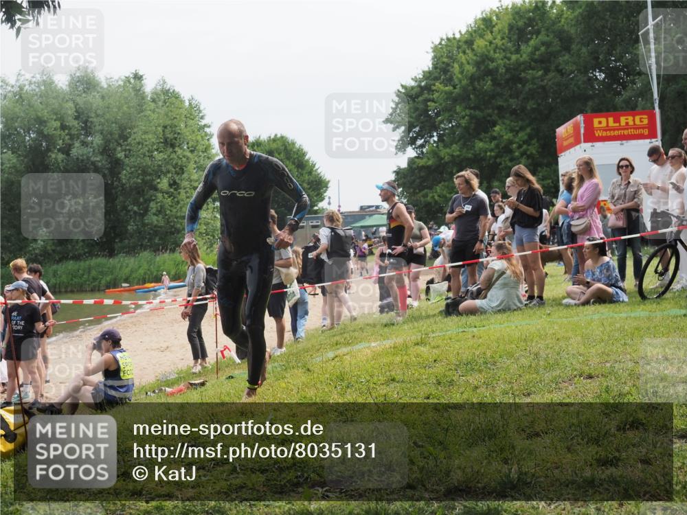 21.06.2025 - 27. Vierlanden-Triathlon KatJ http://msf.ph/oto/8035131 15.06.2025 11:19:33 Schwimmen 875, 878, 895, 923 meine-sportfotos.de
