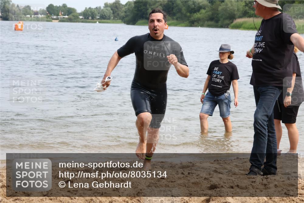 21.06.2025 - 27. Vierlanden-Triathlon Lena Gebhardt http://msf.ph/oto/8035134 15.06.2025 11:21:24 Schwimmen 931, 967 meine-sportfotos.de