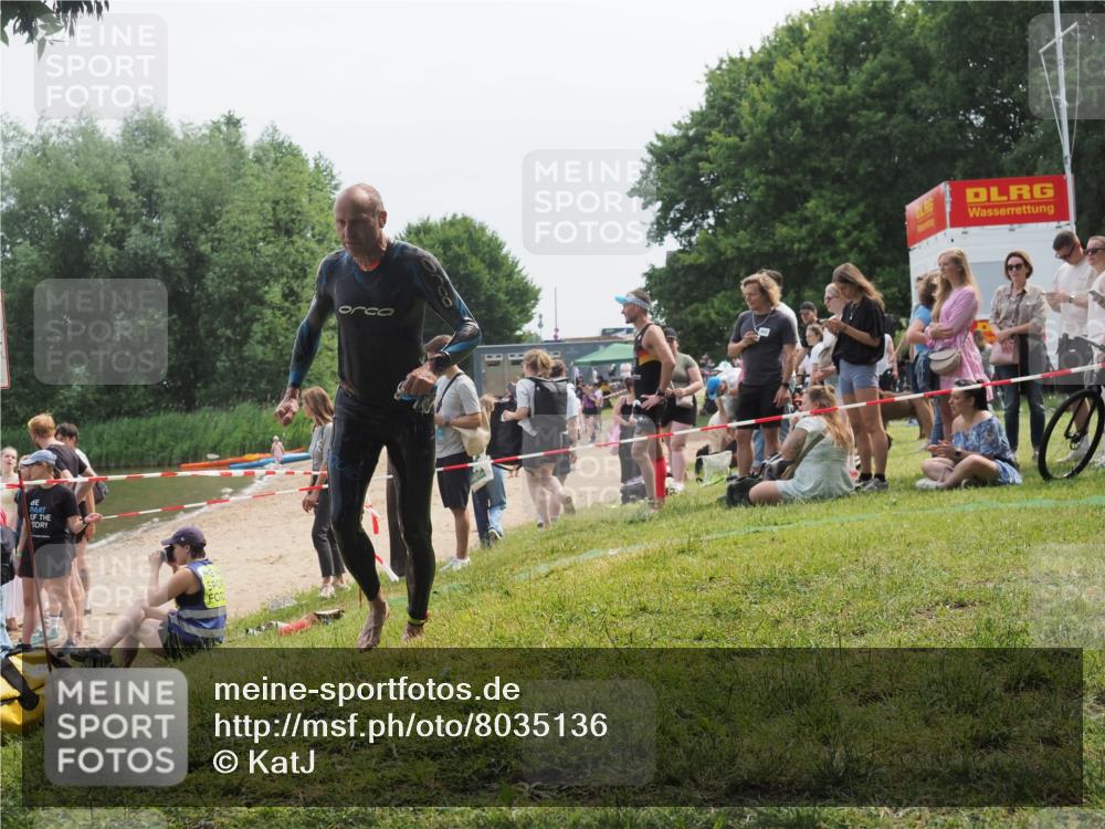 21.06.2025 - 27. Vierlanden-Triathlon KatJ http://msf.ph/oto/8035136 15.06.2025 11:19:33 Schwimmen 875, 878, 895, 923 meine-sportfotos.de