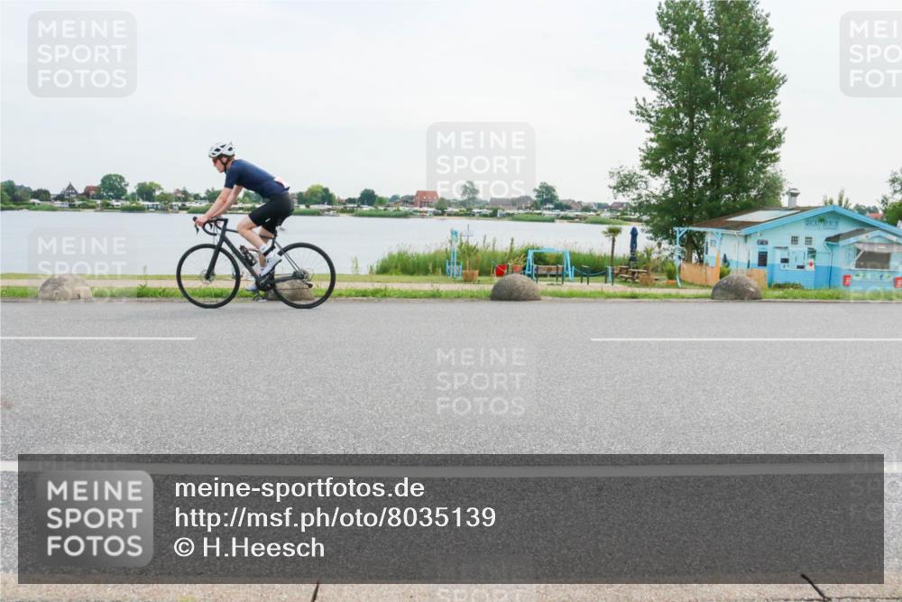 15.06.2025 - 27. Vierlanden-Triathlon H.Heesch http://msf.ph/oto/8035139 15.06.2025 10:44:30 Radfahren 126, 237, 384, 388, 464 meine-sportfotos.de