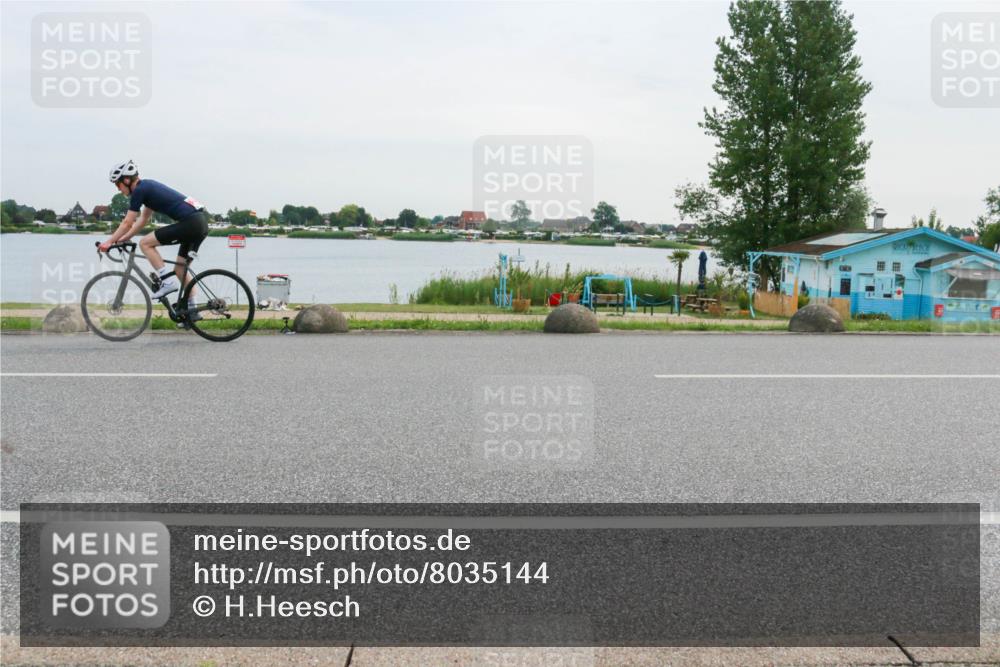 15.06.2025 - 27. Vierlanden-Triathlon H.Heesch http://msf.ph/oto/8035144 15.06.2025 10:44:30 Radfahren 126, 237, 384, 388, 464 meine-sportfotos.de
