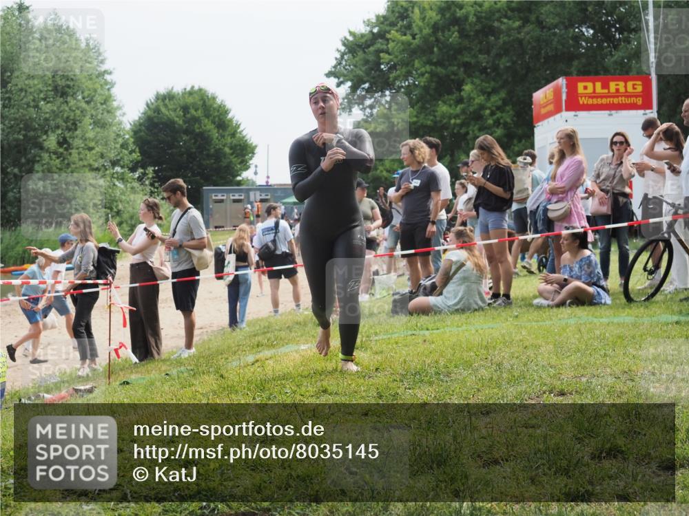 21.06.2025 - 27. Vierlanden-Triathlon KatJ http://msf.ph/oto/8035145 15.06.2025 11:19:38 Schwimmen 875, 878, 895, 923 meine-sportfotos.de