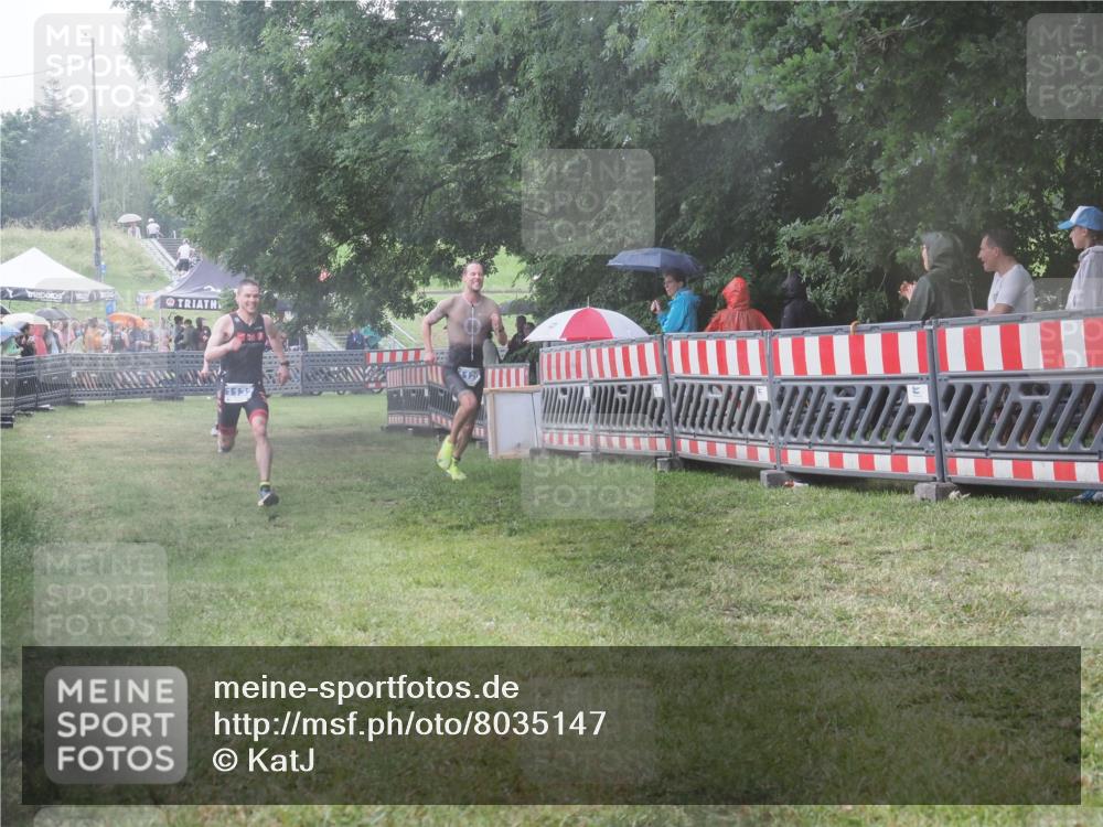21.06.2025 - 27. Vierlanden-Triathlon KatJ http://msf.ph/oto/8035147 15.06.2025 13:50:49 Ziel 1098, 1108, 1120, 1132, 1134, 1136 meine-sportfotos.de