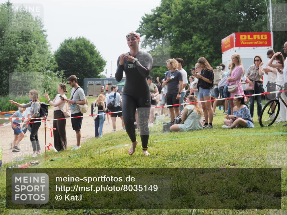 21.06.2025 - 27. Vierlanden-Triathlon KatJ http://msf.ph/oto/8035149 15.06.2025 11:19:38 Schwimmen 875, 878, 895, 923 meine-sportfotos.de
