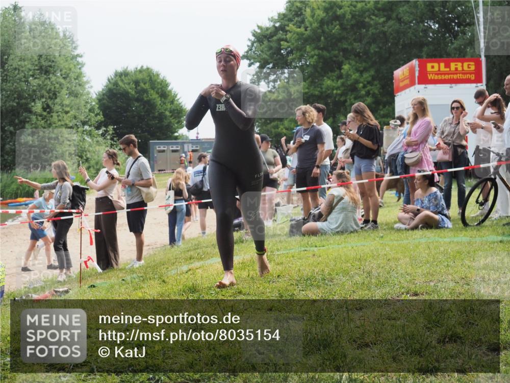 21.06.2025 - 27. Vierlanden-Triathlon KatJ http://msf.ph/oto/8035154 15.06.2025 11:19:38 Schwimmen 875, 878, 895, 923 meine-sportfotos.de