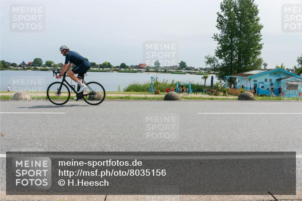 21.06.2025 - 27. Vierlanden-Triathlon H.Heesch http://msf.ph/oto/8035156 15.06.2025 11:43:31 Radfahren 686, 727, 844, 855 meine-sportfotos.de