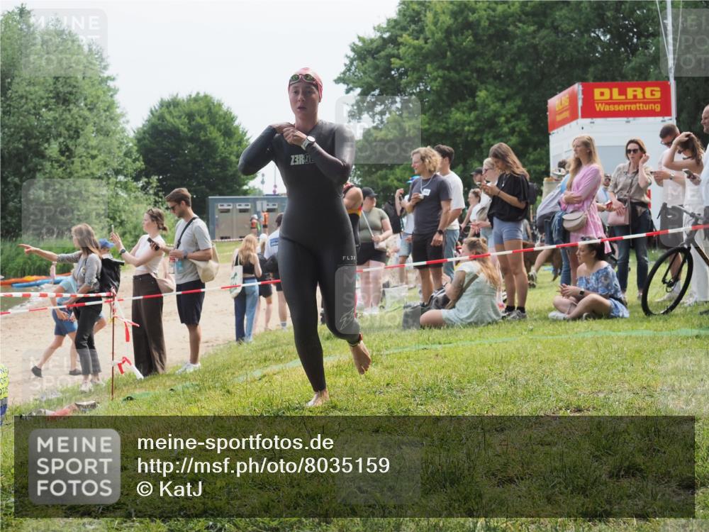 21.06.2025 - 27. Vierlanden-Triathlon KatJ http://msf.ph/oto/8035159 15.06.2025 11:19:38 Schwimmen 875, 878, 895, 923 meine-sportfotos.de