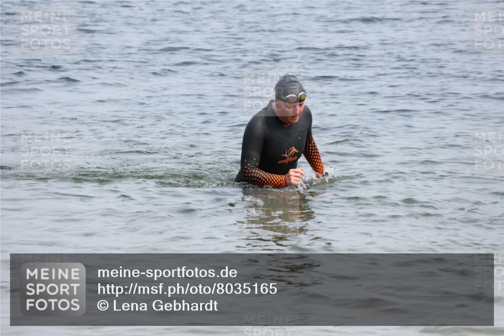 21.06.2025 - 27. Vierlanden-Triathlon Lena Gebhardt http://msf.ph/oto/8035165 15.06.2025 11:21:27 Schwimmen 967 meine-sportfotos.de