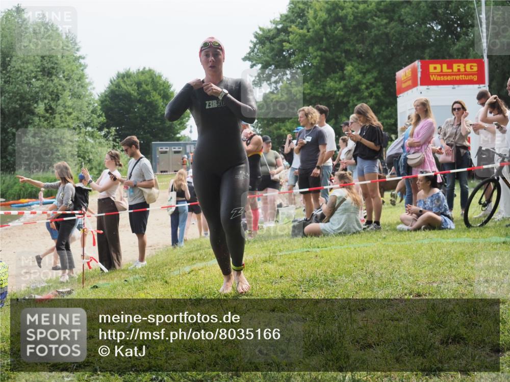 21.06.2025 - 27. Vierlanden-Triathlon KatJ http://msf.ph/oto/8035166 15.06.2025 11:19:38 Schwimmen 875, 878, 895, 923 meine-sportfotos.de