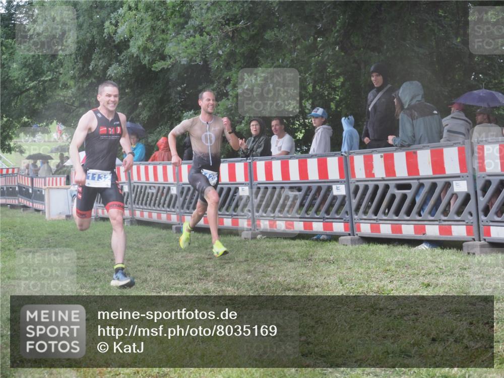 21.06.2025 - 27. Vierlanden-Triathlon KatJ http://msf.ph/oto/8035169 15.06.2025 13:50:50 Ziel 1098, 1108, 1120, 1132, 1134, 1136 meine-sportfotos.de