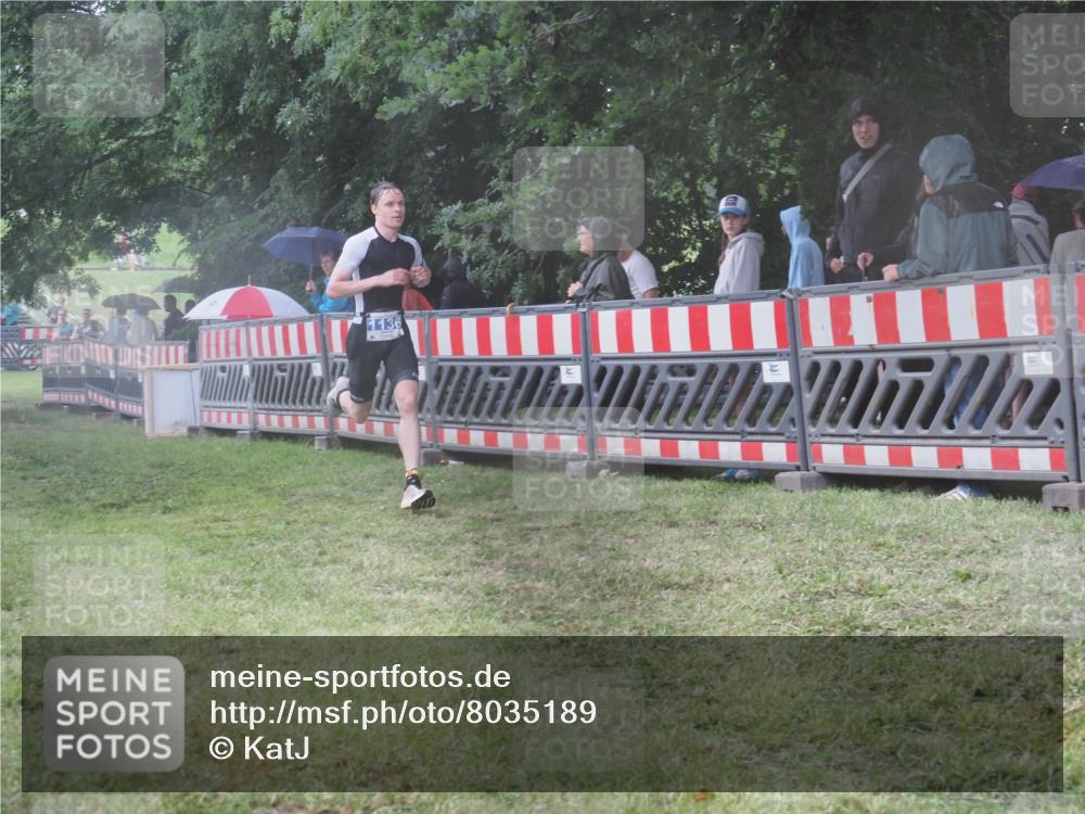 21.06.2025 - 27. Vierlanden-Triathlon KatJ http://msf.ph/oto/8035189 15.06.2025 13:50:52 Ziel 1098, 1108, 1134, 1136 meine-sportfotos.de