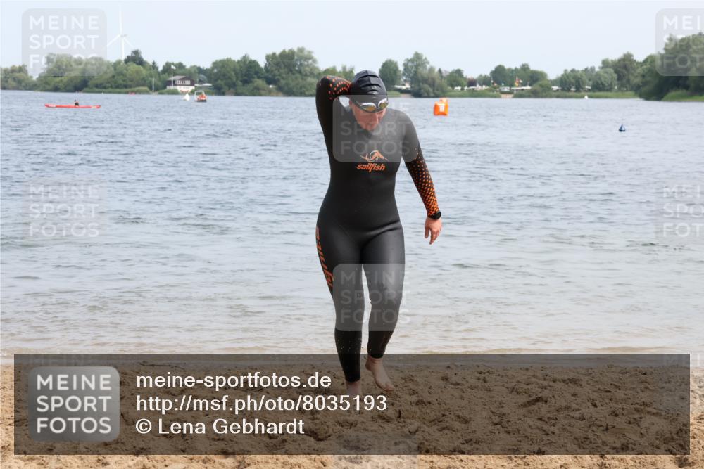21.06.2025 - 27. Vierlanden-Triathlon Lena Gebhardt http://msf.ph/oto/8035193 15.06.2025 11:21:36 Schwimmen 905 meine-sportfotos.de