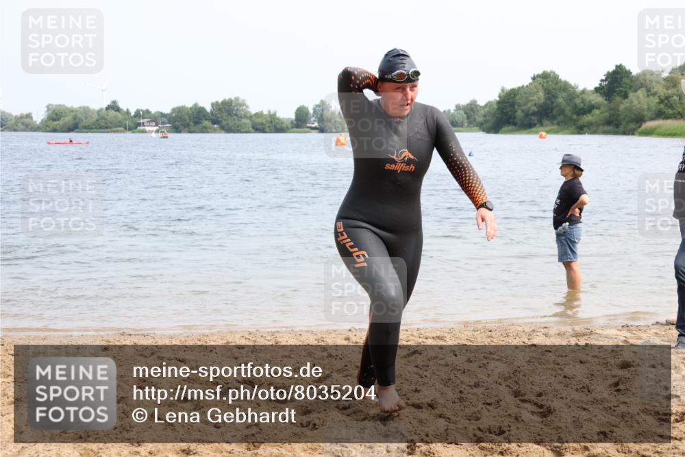 21.06.2025 - 27. Vierlanden-Triathlon Lena Gebhardt http://msf.ph/oto/8035204 15.06.2025 11:21:37 Schwimmen 905 meine-sportfotos.de